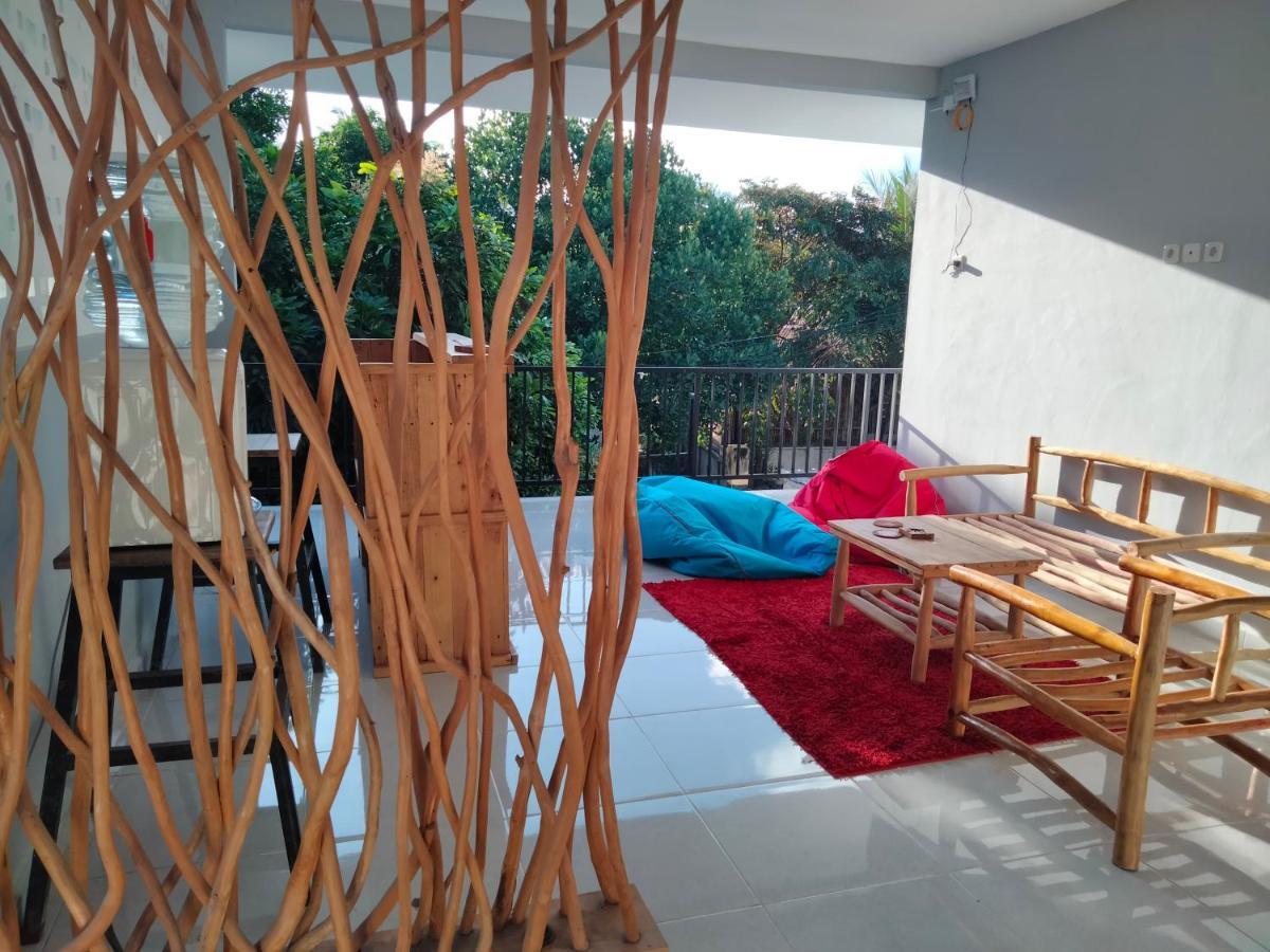 Sukha Homestay Kuta  エクステリア 写真